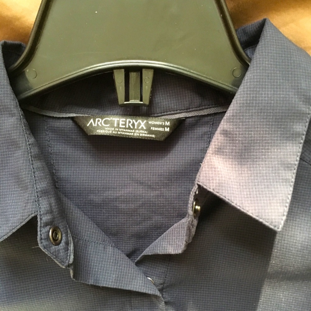 Arcteryx women long sleeve snap button down